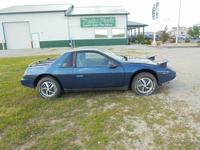 1984 Pontiac Fiero SE - photo 2