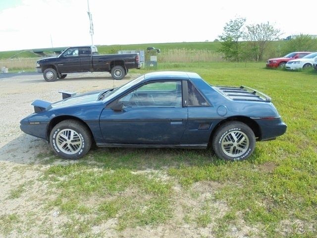 1984 Pontiac Fiero SE - photo 4