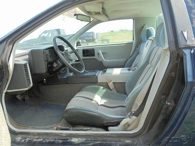 1984 Pontiac Fiero SE - photo 6