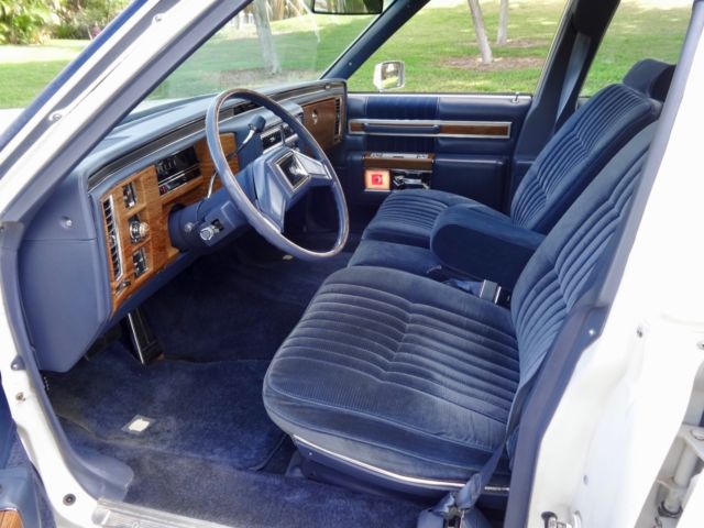 1984 Cadillac DeVille Sedan DeVille - photo 4