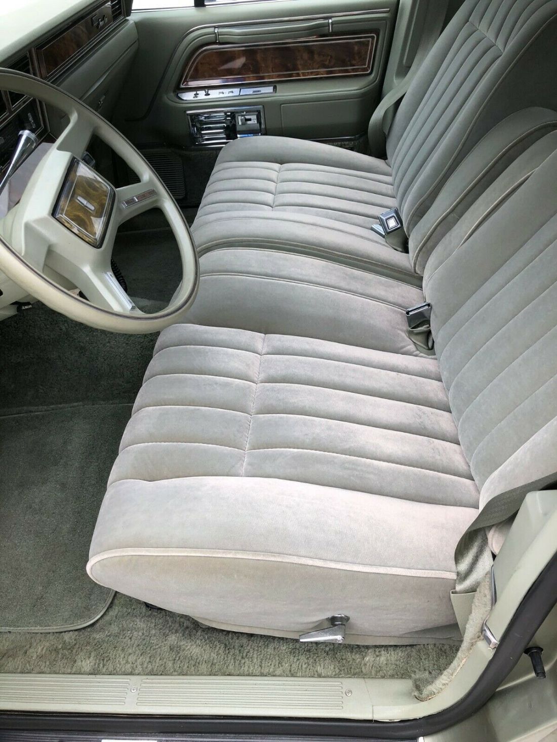1984 Lincoln Town Car - photo 11