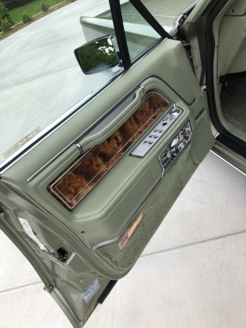 1984 Lincoln Town Car - photo 10