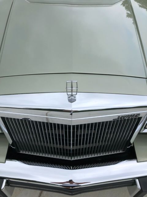 1984 Lincoln Town Car - photo 4