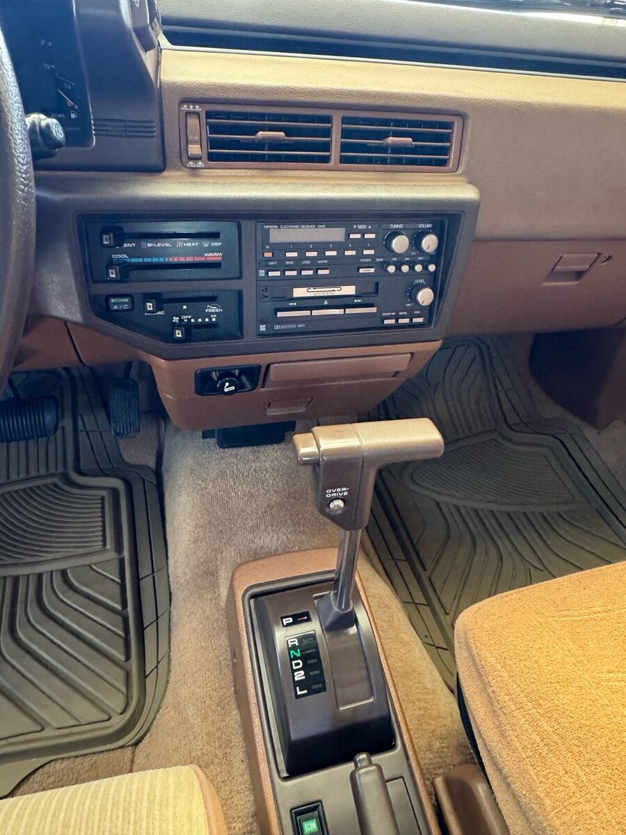 1984 Toyota Camry LE - photo 10