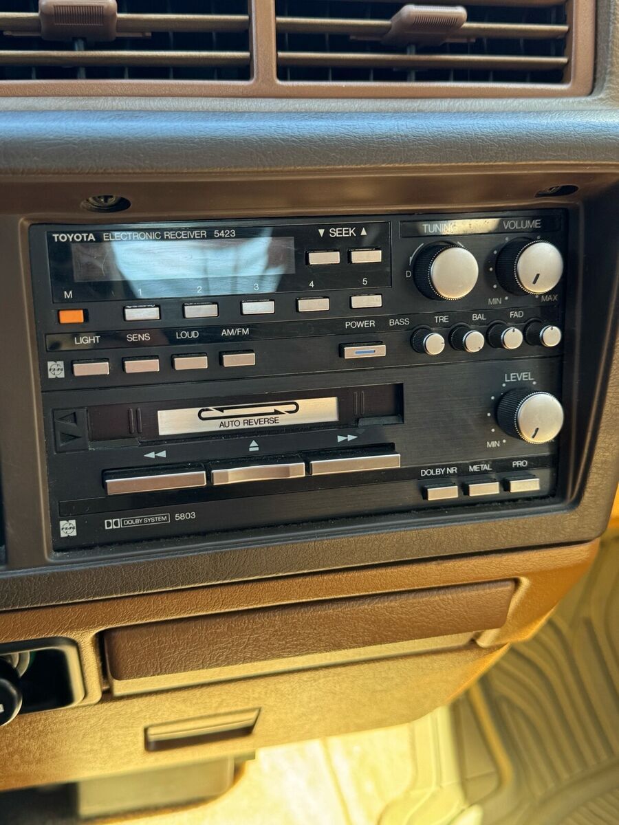 1984 Toyota Camry LE - photo 12