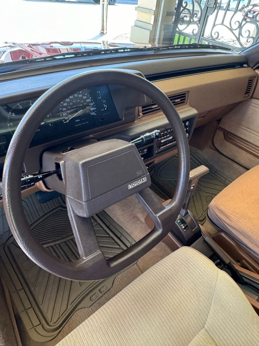 1984 Toyota Camry LE - photo 9