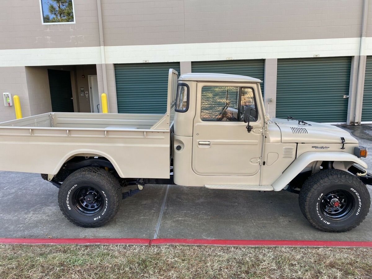 1900 Toyota Land Cruiser 40 truck - photo 9