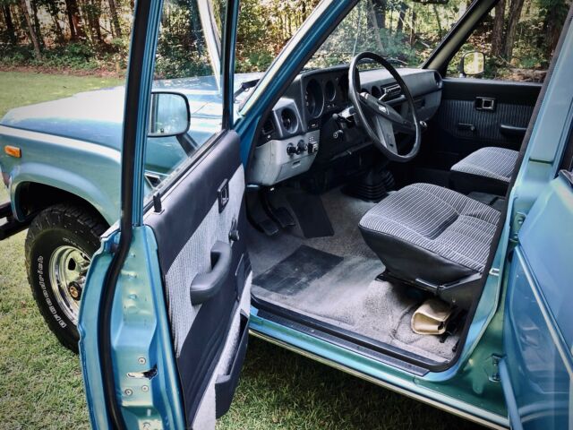 1984 Toyota Land Cruiser FJ60 - photo 11