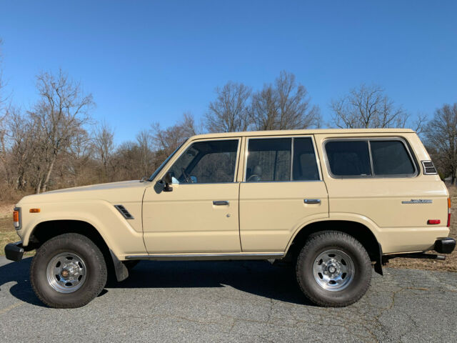 1984 Toyota Land Cruiser FJ60 Rust Free Rare Rear Window Sliders Clean CarFax 1984 Toyota Land Cruiser FJ60