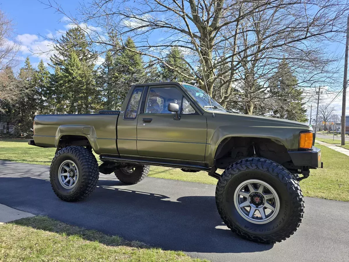 1984 Toyota Pickup Pickup Green XTRACAB RN66 DLX 1984 Toyota Pickup XTRACAB RN66 DLX