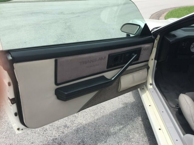 1984 Pontiac Firebird trans am - photo 11