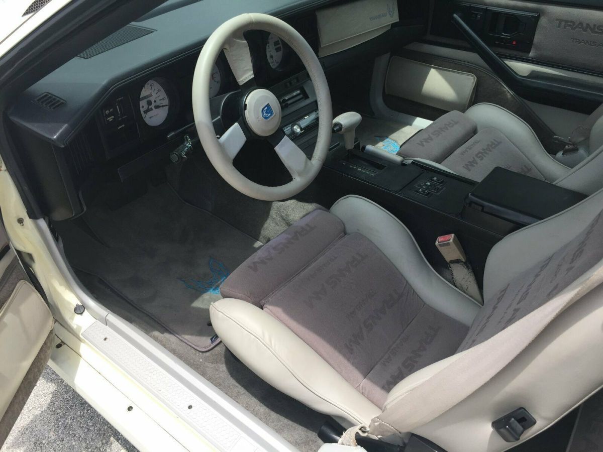 1984 Pontiac Firebird trans am - photo 2