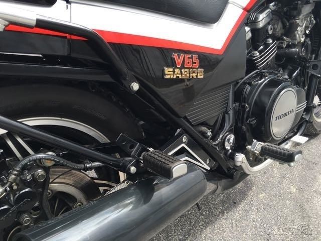 1984 Honda VF1100S - photo 11