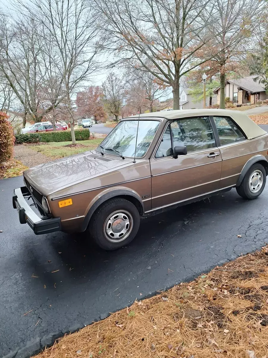 1984 Volkswagen Rabbit Brown FWD Automatic DELUXE 1984 Volkswagen Rabbit DELUXE