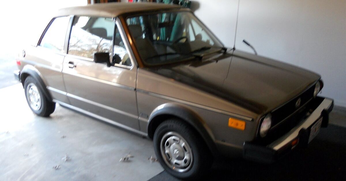 1984 Volkswagen Rabbit Convertible Convertible Brown FWD Automatic DELUXE 1984 Volkswagen Rabbit DELUXE