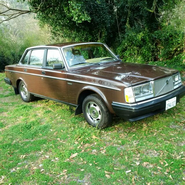 1984 Volvo 240 DL 1984 Volvo 240 DL