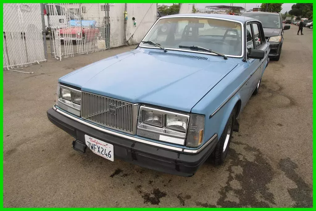 1984 Volvo 240 DL 2.3 L 4 Cylinder NO RESERVE 1984 Volvo 240 DL