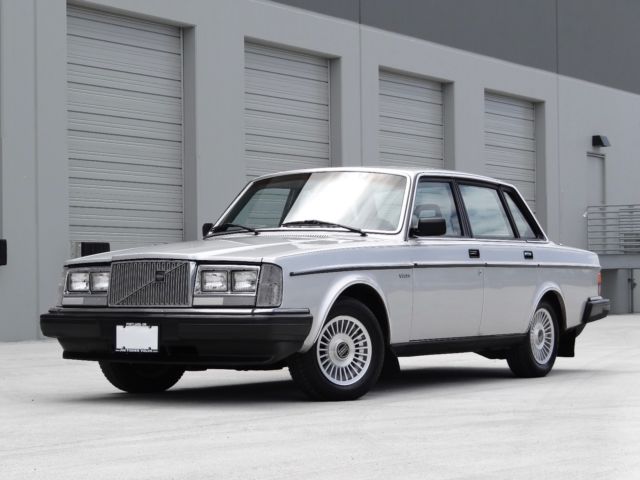 1984 VOLVO 240 GL SEDAN 4D (122,000 MILES) (ORIGINALLY OWNED BY NIKE INC.) 1984 Volvo 240