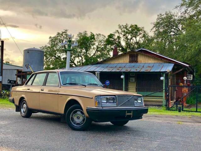 1984 Volvo 240/244 DL Original Survivor / Storage Rescued 1984 Volvo 240 DL 4dr Sedan