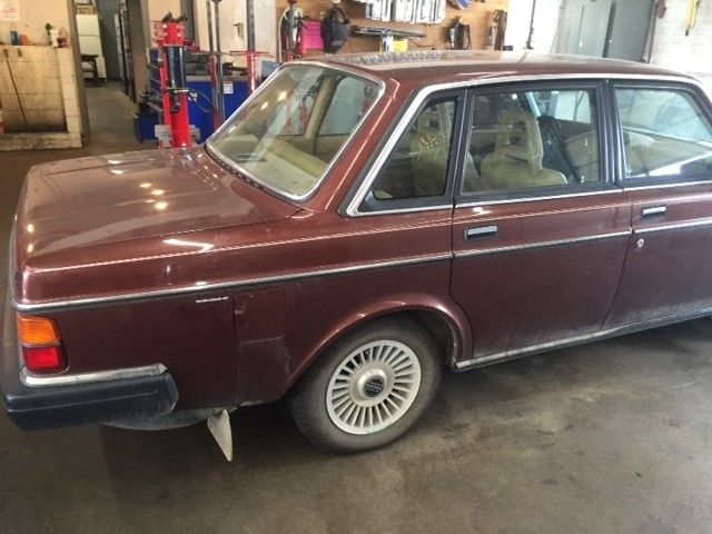 1984 Volvo 240GL 1984 Volvo 240