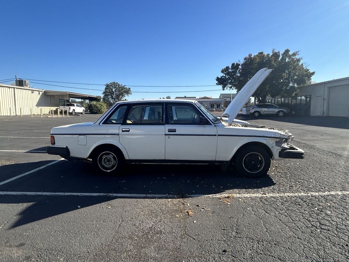 1984 Volvo 240 DL - photo 5
