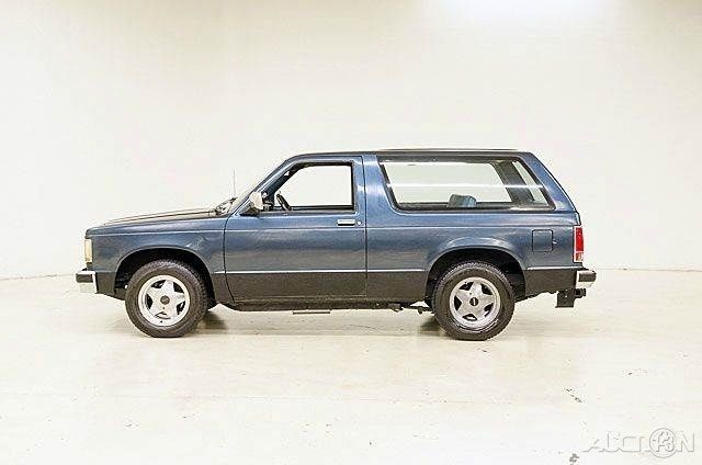 1985 Chevrolet S-10 2dr SUV - photo 2