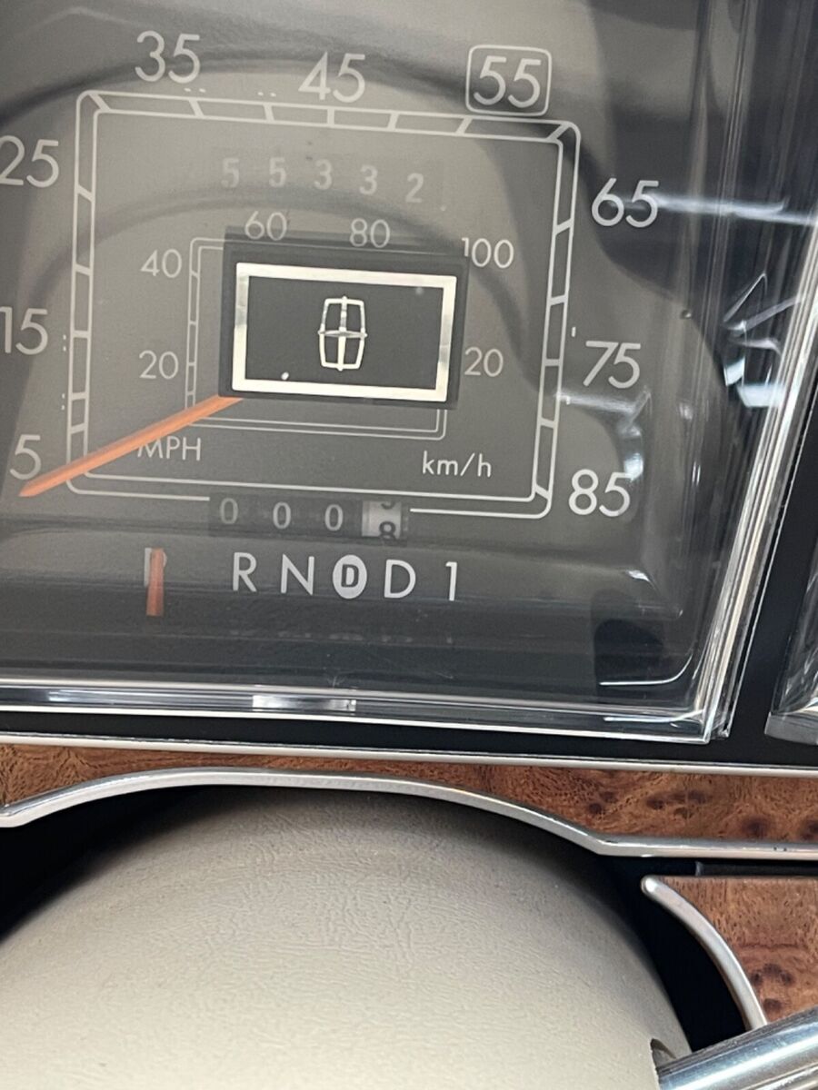 1985 Lincoln Town Car - photo 10