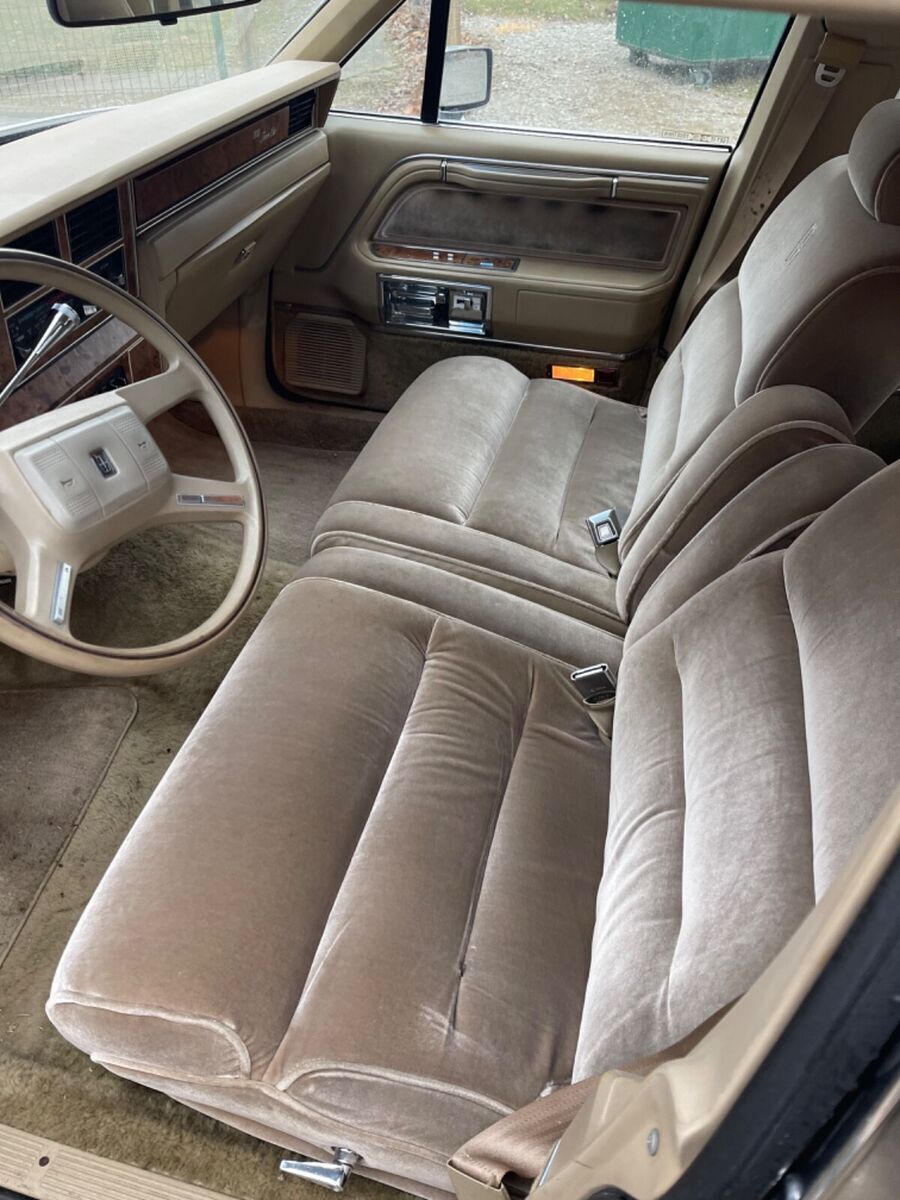 1985 Lincoln Town Car - photo 11