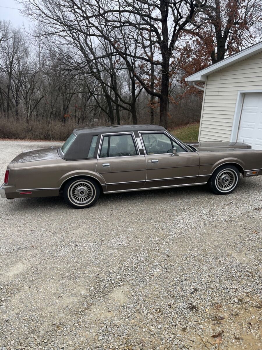 1985 Lincoln Town Car - photo 3