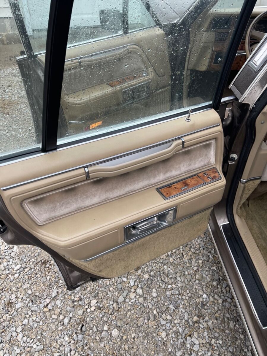 1985 Lincoln Town Car - photo 6