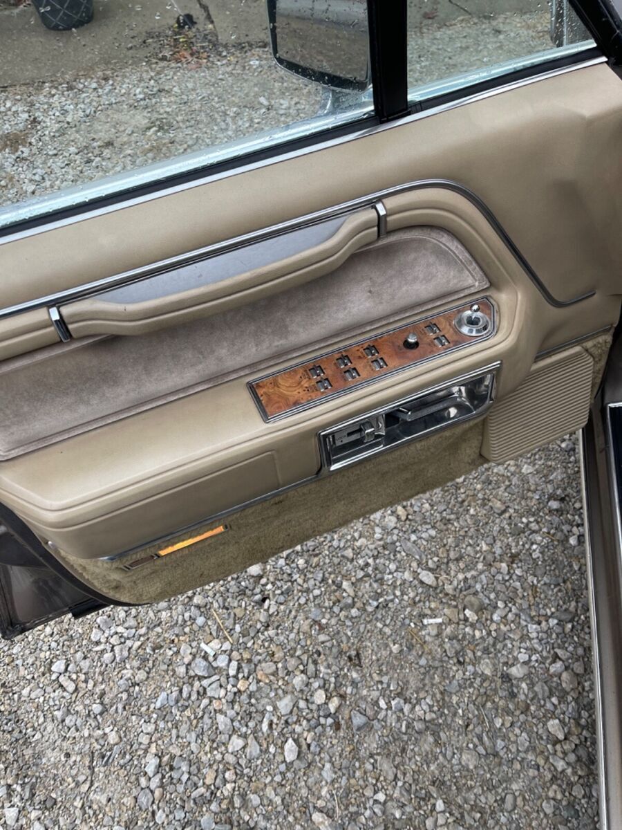 1985 Lincoln Town Car - photo 7