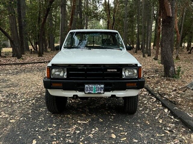 1985 Toyota Pickup - photo 2