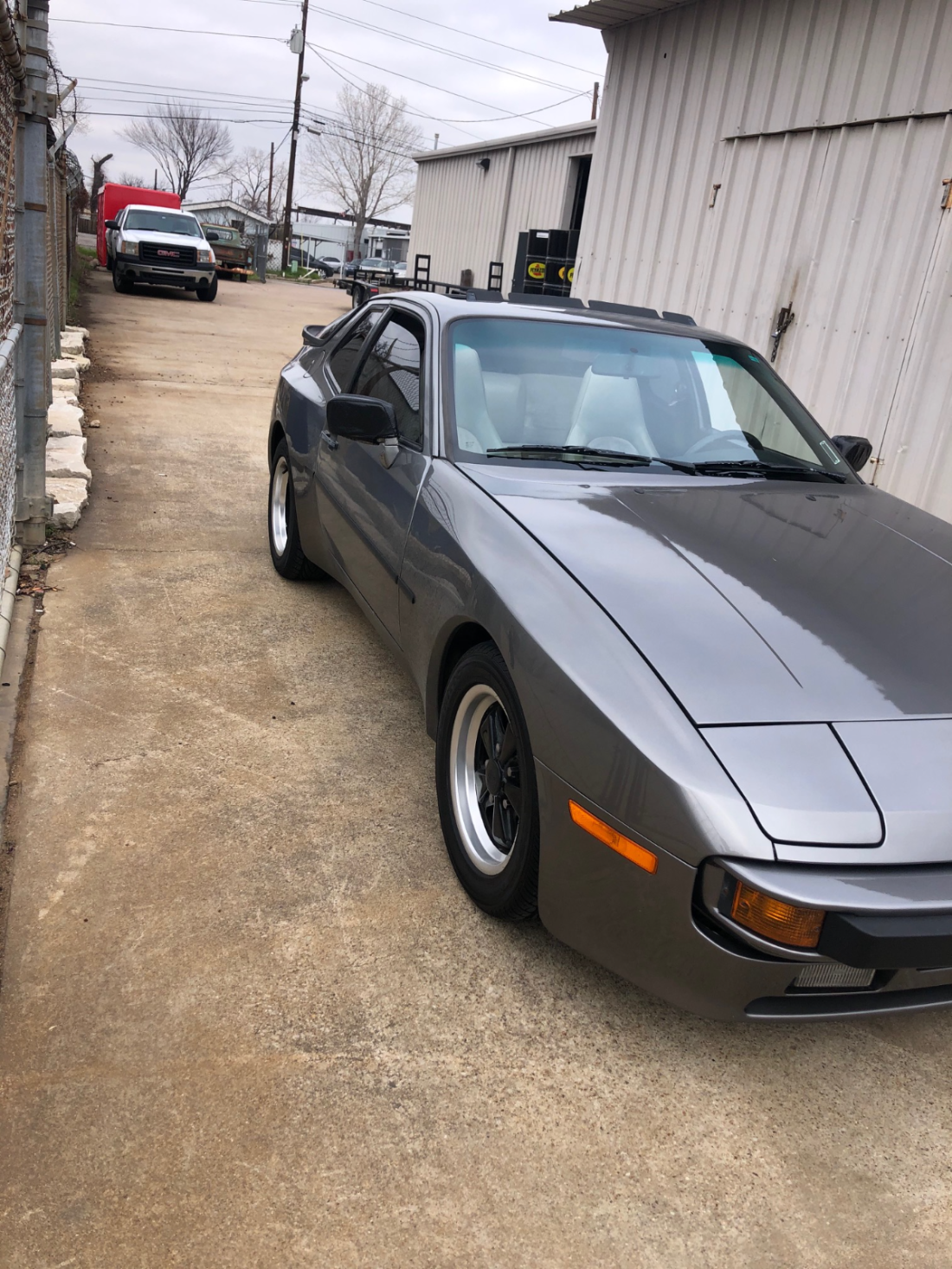 1985 Porsche 944 base - photo 2