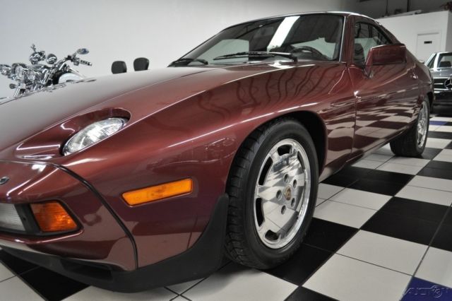 1985 Porsche 928 928S - SUNRROF - ONLY 54K MILES - ABSOLUTELY AMAZING - photo 4