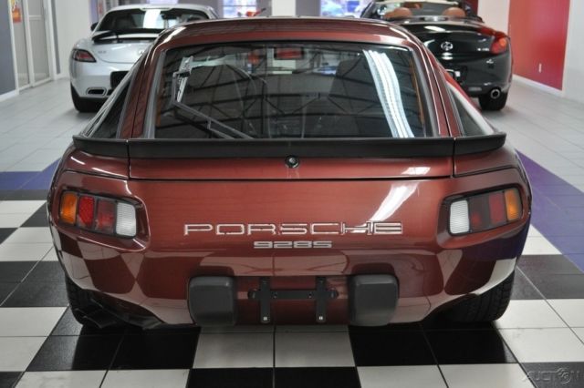 1985 Porsche 928 928S - SUNRROF - ONLY 54K MILES - ABSOLUTELY AMAZING - photo 9