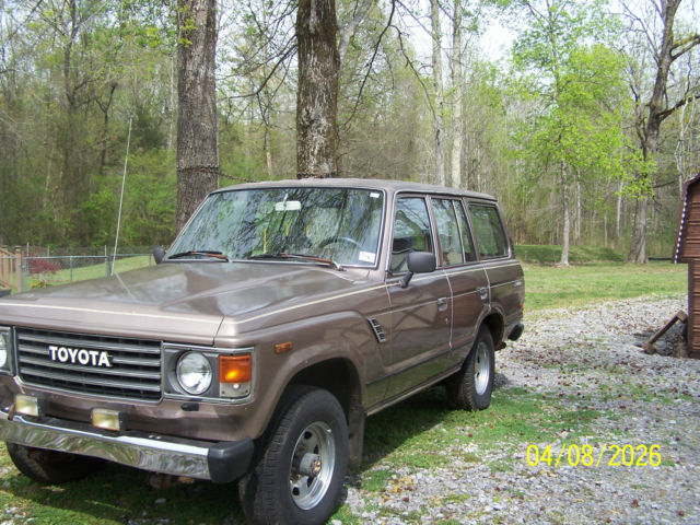 1985 brown 4dr/4wd/paint good some scratches,have trim that came off 1985 Toyota Land Cruiser