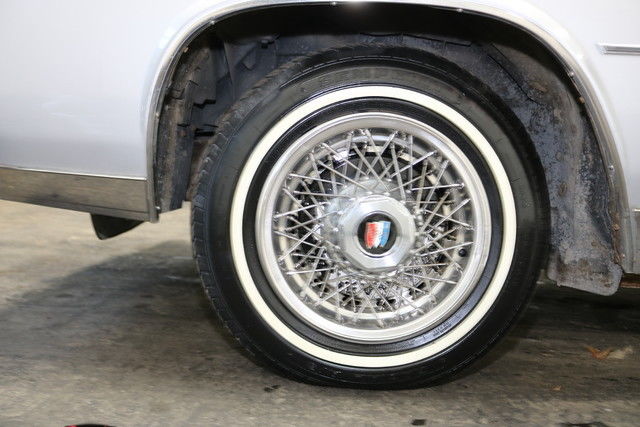 1985 Buick LeSabre Custom Runs Drives Body Int VGood 5LV8 4 spd auto - photo 12