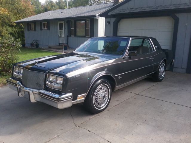 1985 Buick Riviera - 5.0L V-8 - Loaded - Family Owned Car - Original - 64K Miles 1985 Buick Riviera Hardtop Coupe