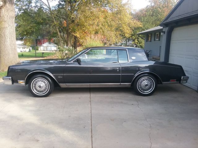 1985 Buick Riviera Hardtop Coupe - photo 2