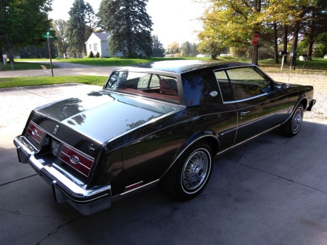 1985 Buick Riviera Hardtop Coupe - photo 4