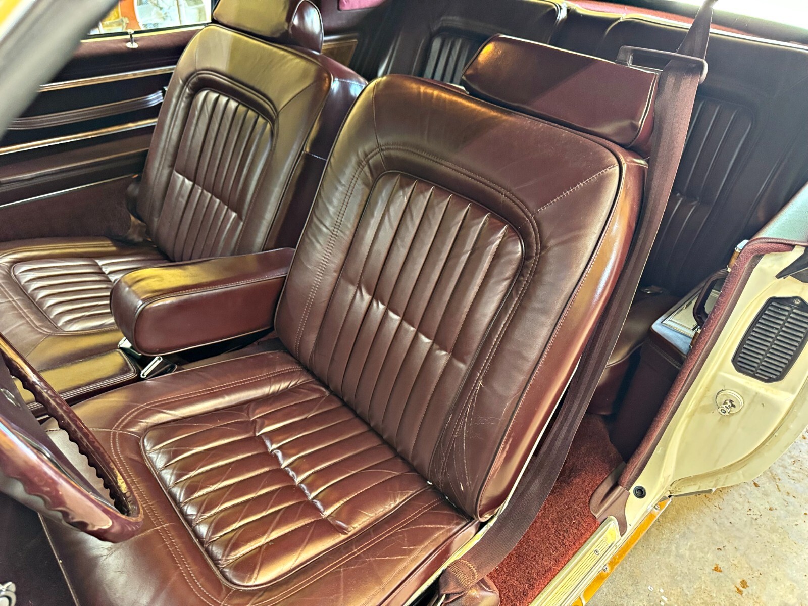 1985 Buick Riviera Carriage Top Coupe 1 Family owned - photo 10
