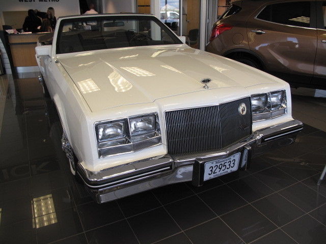 1985 Buick Riviera - photo 2