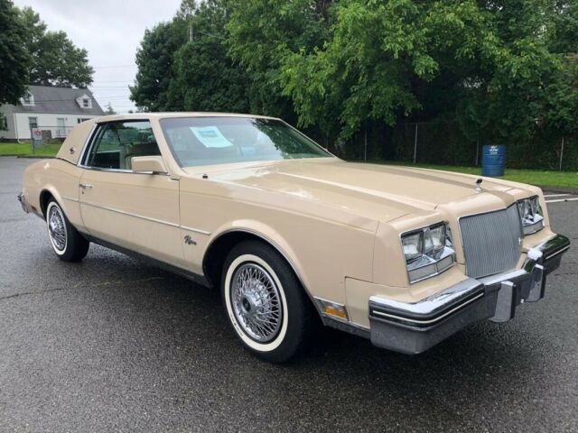 1985 BUICK RIVIERA ONE OWNER LOADED 3000 YES 3000 ORIGINAL MILES 1985 Buick Riviera --