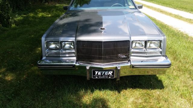 1985 Buick Riviera grey cloth - photo 10