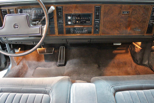 1985 Buick Riviera 2 Door Coupe - photo 12