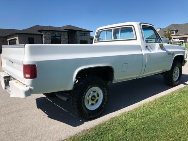 1985 Chevrolet C/K Pickup 2500 Custom Deluxe - photo 3