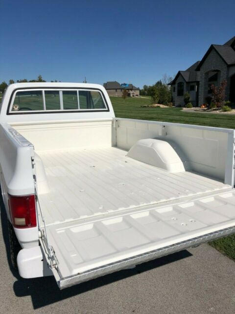 1985 Chevrolet C/K Pickup 2500 Custom Deluxe - photo 6