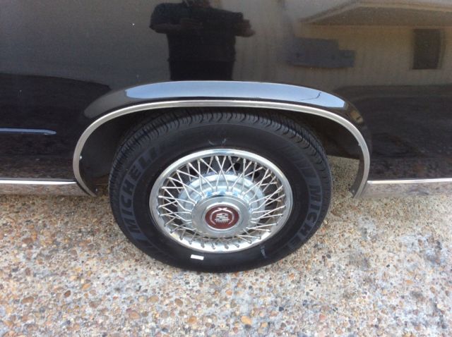 1985 Cadillac Eldorado Black on Black Full leather inside - photo 11
