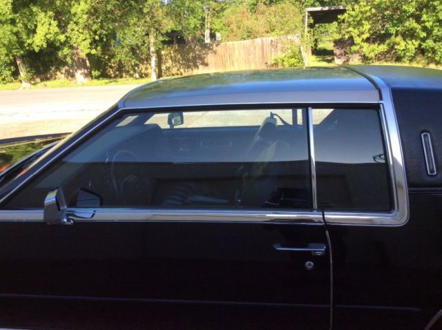 1985 Cadillac Eldorado Black on Black Full leather inside - photo 7