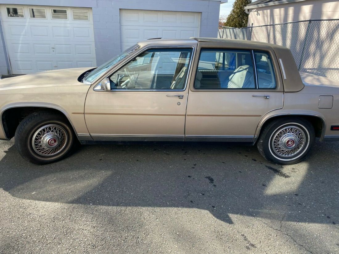 1985 Cadillac Fleetwood 4.1L V8 1985 Cadillac Fleetwood
